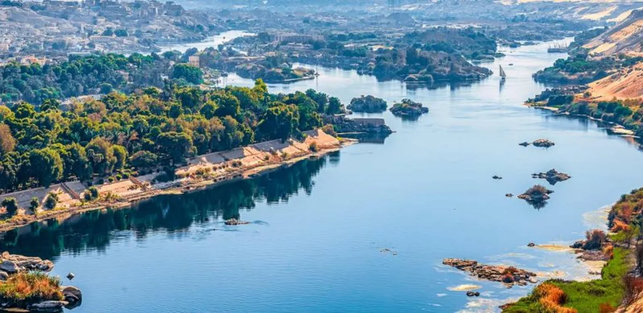 Le Haut Barrage d'Assouan : Guide Complet et Histoire